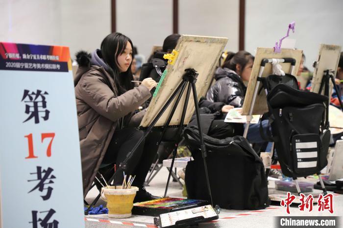 多校調(diào)整藝考方案：哪些專業(yè)取消校考？遠(yuǎn)程如何考試？