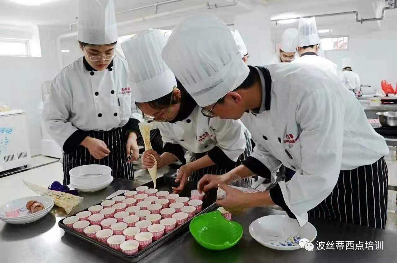 煙臺(tái)波絲蒂中西糕點(diǎn)職業(yè)技能培訓(xùn)學(xué)校教的怎么樣？動(dòng)手操作機(jī)會(huì)多嗎？