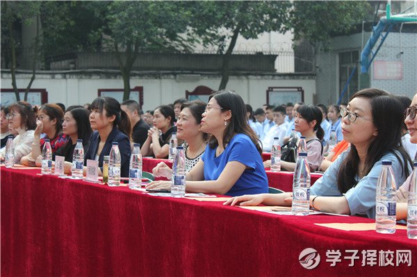 成都財貿(mào)職高舉辦計算機專業(yè)部學(xué)生技能競賽匯報展演