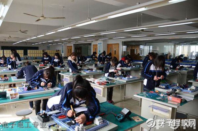  宜賓南亞電子職業(yè)技術(shù)學(xué)校分?jǐn)?shù)線及專業(yè)有哪些？