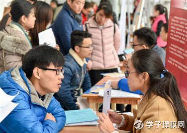 成都新經(jīng)濟企業(yè)組團招聘 大三也能進名企實習