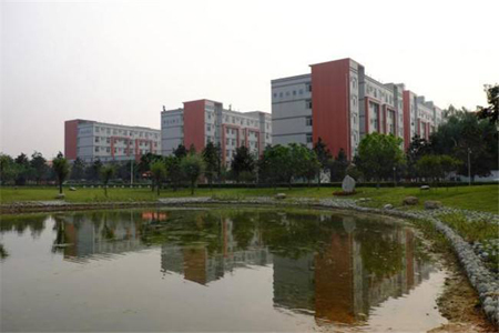  成都鐵路衛(wèi)生學校怎么樣？