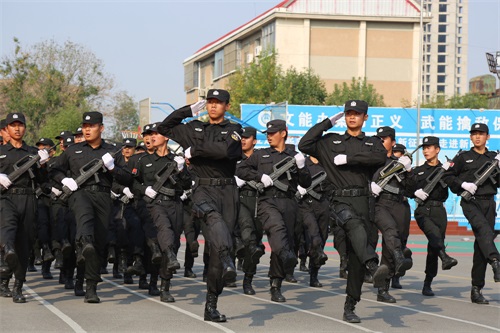 軍訓閱兵展風采，颯爽英姿致青春——金盾司法學?！皯c祝建國71周年暨2021年校閱式”大會隆重舉行