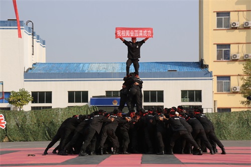 軍訓閱兵展風采，颯爽英姿致青春——金盾司法學?！皯c祝建國71周年暨2021年校閱式”大會隆重舉行