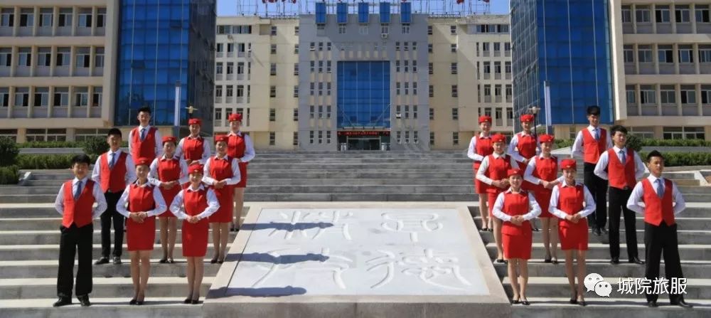 在煙臺(tái)學(xué)航空乘務(wù)專業(yè)去哪好？